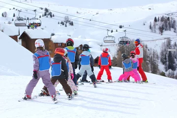 Abwaschbare Fototapete Cours de ski enfants-9706 © Catherine CLAVERY