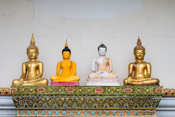 Fototapeta na wymiar Old Buddha statue in San Kamphang, Chiang Mai, Thailand.