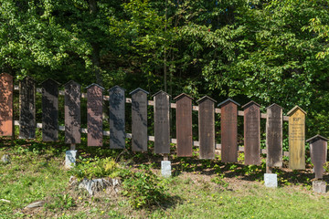 Totenbretter an der Waldkapelle in Rabenstein