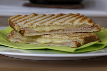 Schinken-Käse-Toast