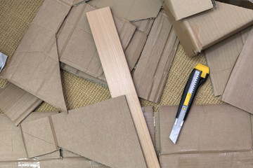 Holzleiste und Pappenzuschnitte