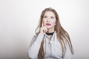 nachdenkliche blondine