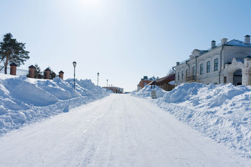 Fototapeta na wymiar winter road in the russian village