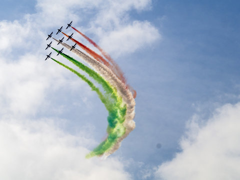 Aerei delle  Frecce Tricolori sul cielo di Firenze.