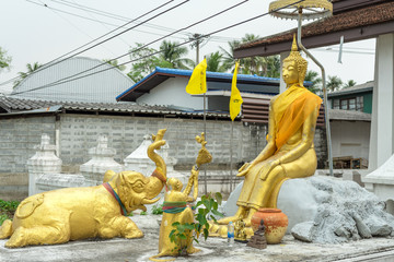 寺・仏像と象像・タイ寺