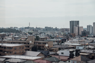 家がひしめく住宅街を高所から撮影。