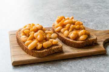 Baked Beans with Toast Bread