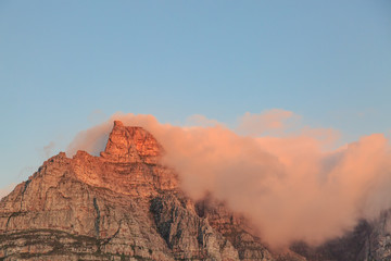 Naklejka premium Table Mountain at Sunset