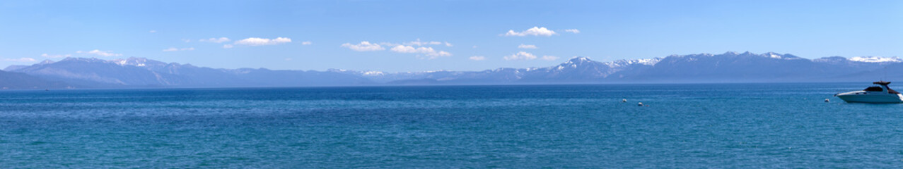 Fototapeta na wymiar Lake Tahoe scenic beauty panorama.