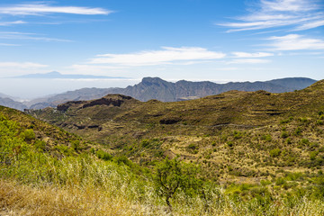 Blick über die Berge von Gran Canaria zum Pico de Teide, Teneriffa