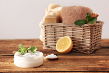 Obraz na płótnie Canvas Jar with body care cream on wooden table