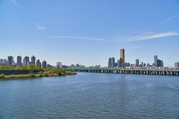 Obraz premium Krajobraz rzeki Han w Seulu