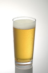 ビールと水滴