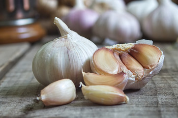  Fresh garlics on wood table