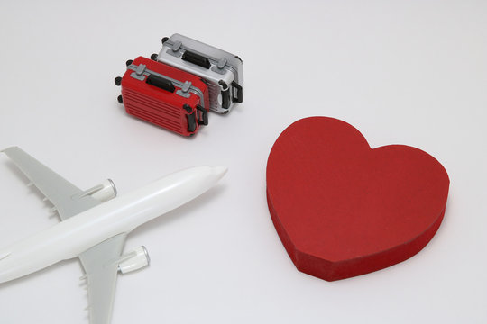 スーツケースとハートと飛行機 Stock Photo Adobe Stock スーツケースとハートと飛行機 Stock Photo Adobe Stock