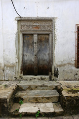 Fototapeta na wymiar Alte Tür in Zanzibar City, Sansibar, Tansania