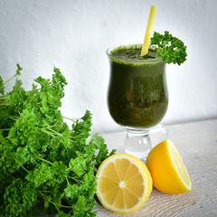 Fresh and healthy green smoothie © dominikab