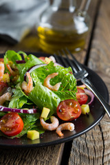 Vegetable salad with shrimps