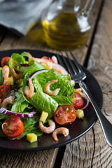 Vegetable salad with shrimps