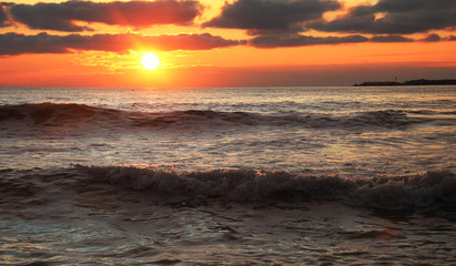 Obraz premium Big Waves on Black Sea on sunset.