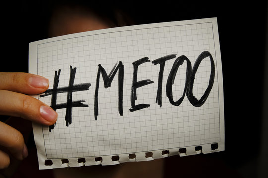 woman showing a note with the text me too
