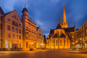 Fototapeta na wymiar Willibrordi Dom und historisches Rathaus in Wesel