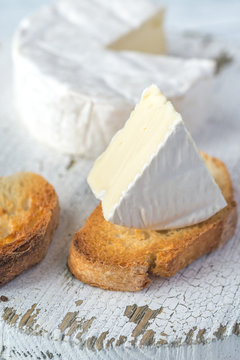 Toasted bread with Camembert cheese