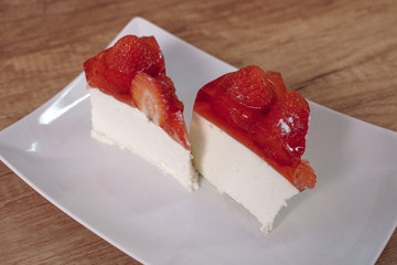 Cheesecake with strawberries - 198473399