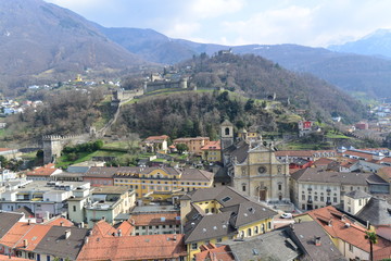 Naklejka na ściany i meble イタリアとスイスのチェントヴァッリ鉄道と教会