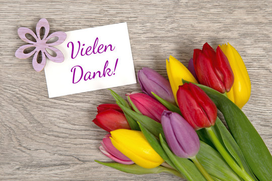 Tulpen und Karte: Vielen Dank!