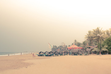 Naklejka premium Flags of different countries on the beach in Hikkaduwa.