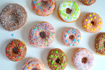 Пончики в цветной глазури 