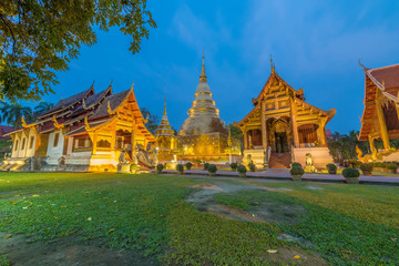 Fototapeta premium Wat Phra Singh znajduje się w zachodniej części starego centrum miasta Chiang Mai w Tajlandii