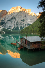 Spiegelung im Pragser Wildsee, Lago di Braies Südtirol_003