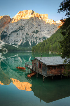 Spiegelung im Pragser Wildsee, Lago di Braies S&uuml;dtirol_003