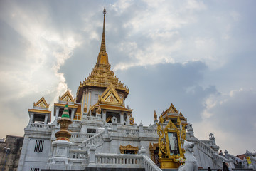 Fototapeta premium Wat Traimit - Temple of the Golden Buddha in China Town Bangkok, Thailand