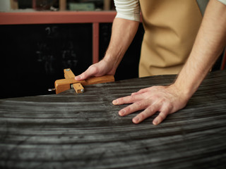 Cutting the belt using the strap cutter knife.