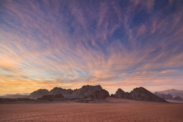 Fototapeta na wymiar beautiful pink sunset above desert in Jordan