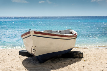 Fototapeta na wymiar Old fishing boat on sandy beach