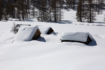 Montagnes et chalets sous la neige - Nevache - 
 Hautes-Alpes