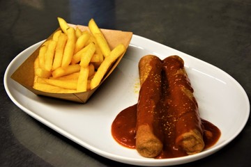 currywurst mit pommes