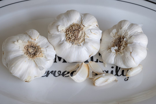Garlic and Garloc cloves adorn a modern acrylic serving platter