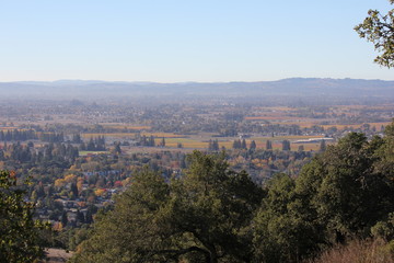 Shiloh Ranch Regional Park in southeast Windsor features a rugged landscape in the foothills of the Mayacamas Mountains. The park includes oak woodlands, forests of mixed evergreens.