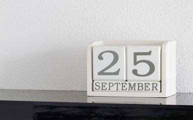 White block calendar present date 25 and month September
