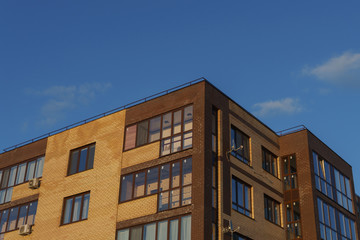 Fototapeta na wymiar New apartment building with balconies against the blue sky