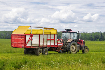 tractor for harvesting with a silage cart