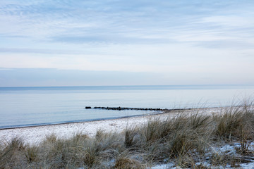 Fototapeta na wymiar Schnee und Morgenlicht an der Osrtseeküste, Niendorf/Ostsee, Timmendorfer Strand, Lübecker Bucht, Schleswig-Holstein, Deutschland