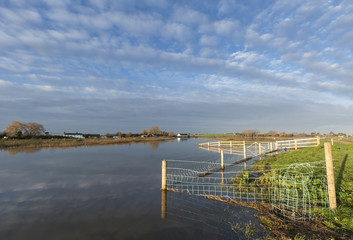 Obraz premium The River Parret Near Burrowbridge