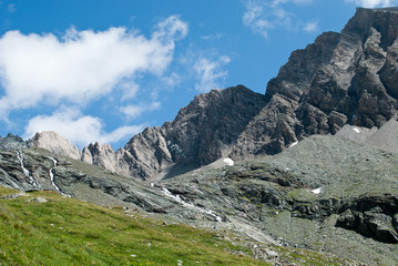 Fototapeta na wymiar The grosslockner, the highest mountain in Austria