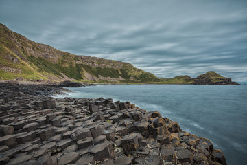 Giant's Causeway caratteristica formazione basaltica esagonale formatasi da antiche eruzioni...